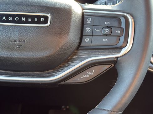 Used 2024 Jeep Wagoneer Series II w/ Flexible Seating Group AWD/4WD image 15