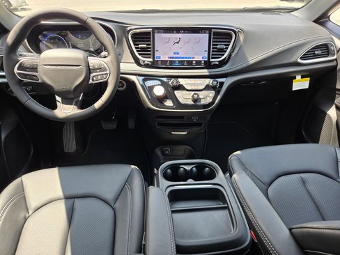 New 2027 Chrysler Pacifica Select FWD image 10