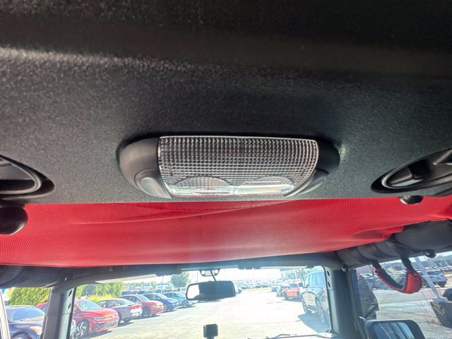 Used 2016 Jeep Wrangler Unlimited Sahara w/ Connectivity Group AWD/4WD image 22