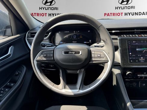 Used 2023 Jeep Grand Cherokee L Laredo RWD image 12