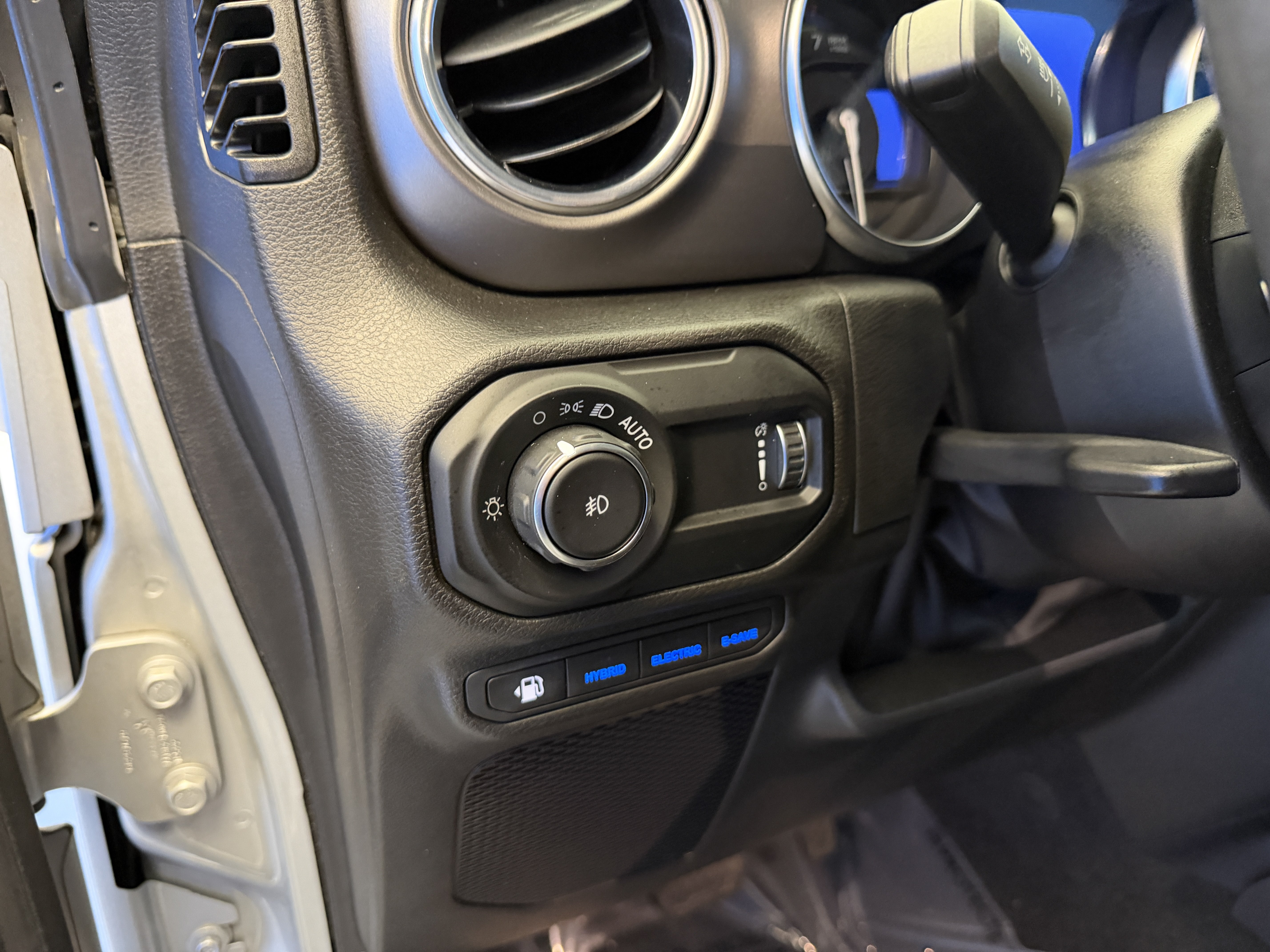 Used 2023 Jeep Wrangler Unlimited Rubicon 4xe w/ Cold Weather Group AWD/4WD image 13