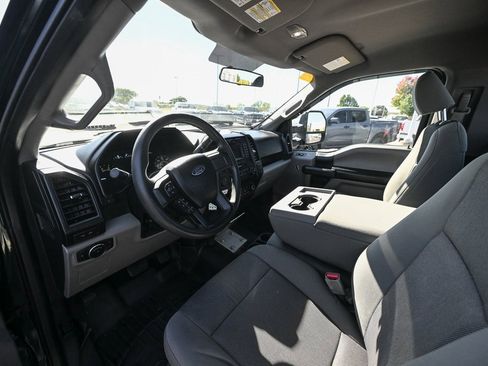 Used 2016 Ford F150 XL w/ Heavy-Duty Payload Package image 17