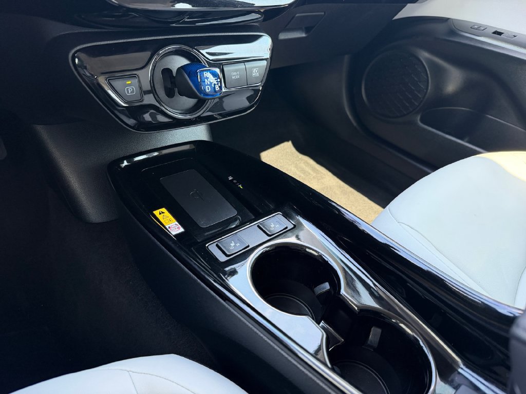 Used 2022 Toyota Prius XLE FWD image 28