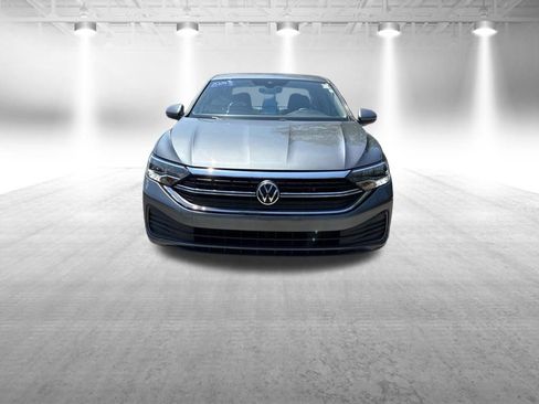 Used 2024 Volkswagen Jetta SE FWD image 9