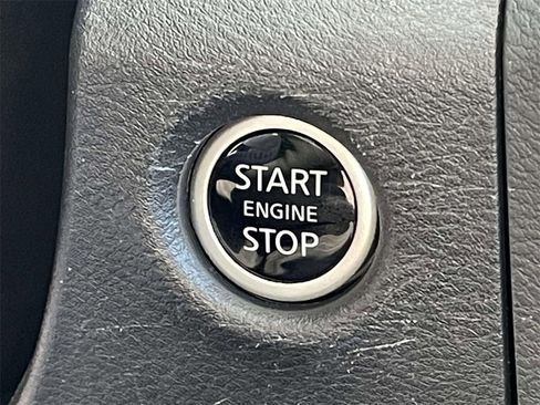 Used 2024 Nissan Frontier SL w/ Technology Package image 29