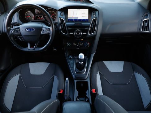 Used 2017 Ford Focus ST image 25
