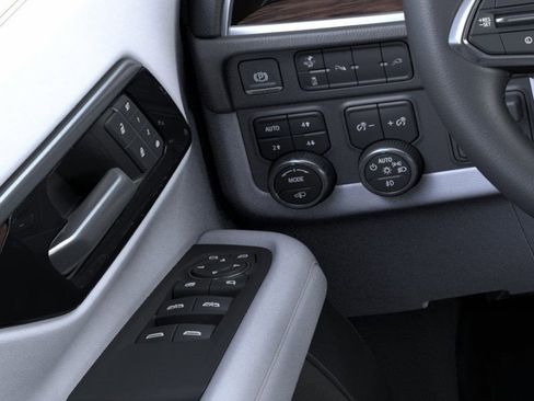 New 2025 Chevrolet Suburban Premier image 22