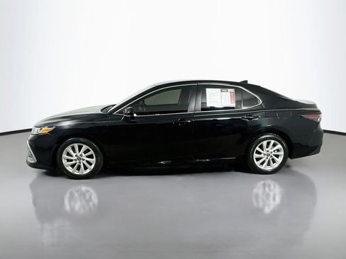 Used 2022 Toyota Camry LE FWD image 5