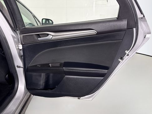 Used 2019 Ford Fusion SE FWD image 28