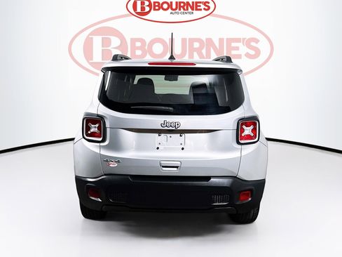 Used 2021 Jeep Renegade Latitude image 9