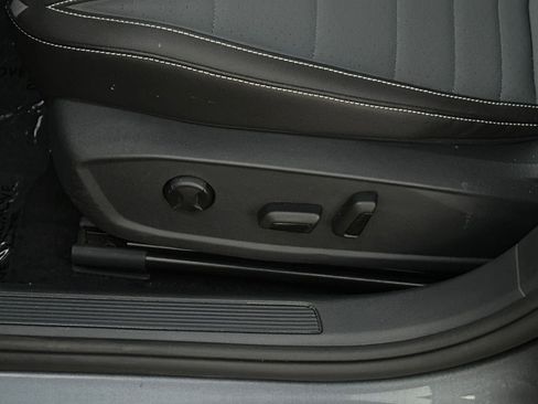 Used 2025 Volkswagen Jetta SE image 24