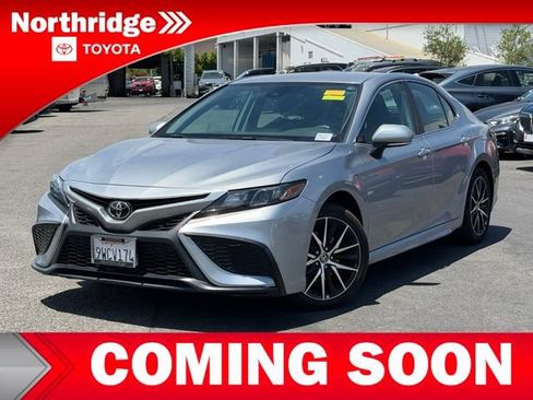 Used 2023 Toyota Camry SE FWD image 1