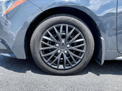 Used 2025 Toyota Corolla LE FWD image 2