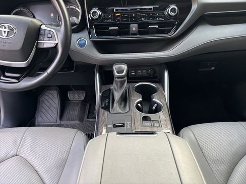 Used 2022 Toyota Highlander Limited image 10