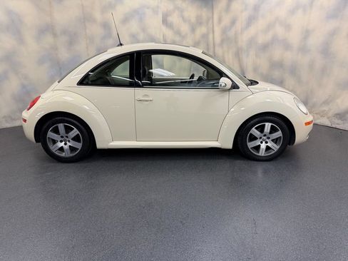 Used 2006 Volkswagen Beetle Coupe w/ Package 1 FWD image 9