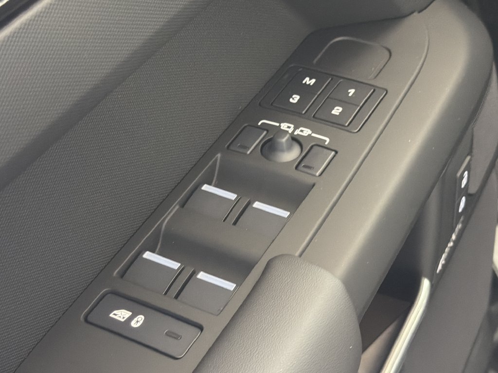 New 2026 Land Rover Defender 110 X-Dynamic SE AWD/4WD image 31