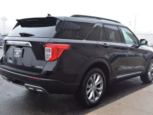Used 2023 Ford Explorer XLT image 6