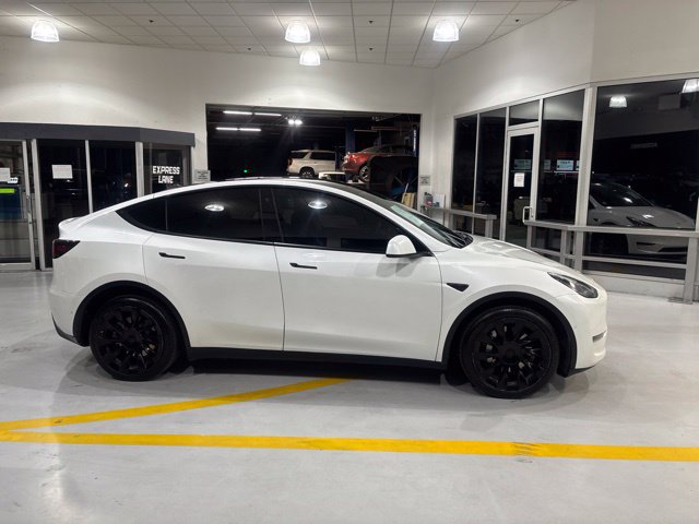 Used 2022 Tesla Model Y Long Range AWD/4WD image 9