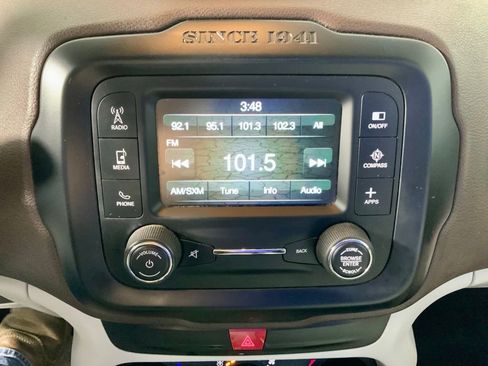 Used 2017 Jeep Renegade Latitude w/ Popular Equipment Group image 18