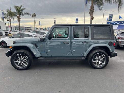 Used 2024 Jeep Wrangler Unlimited w/ Technology Group image 7