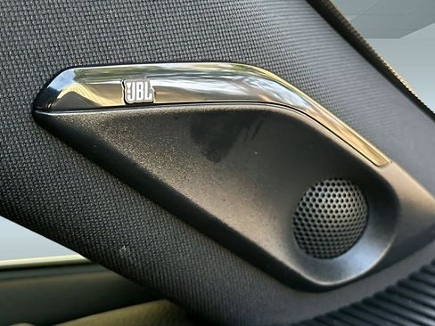 Used 2023 Toyota Venza Limited image 23