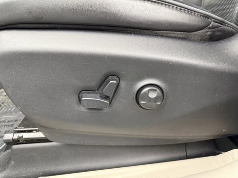 Used 2020 Chrysler Pacifica Limited w/ 8-pass Seating Package image 41