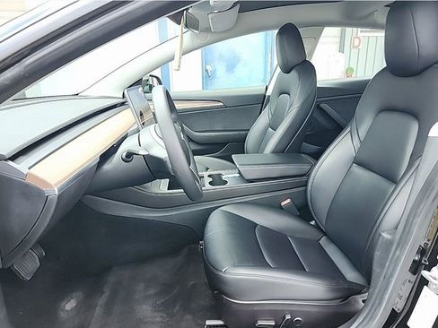 Used 2021 Tesla Model 3 Standard Range Plus image 3