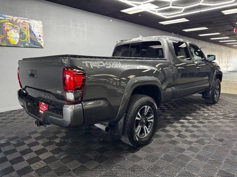 Used 2018 Toyota Tacoma TRD Sport AWD/4WD image 14