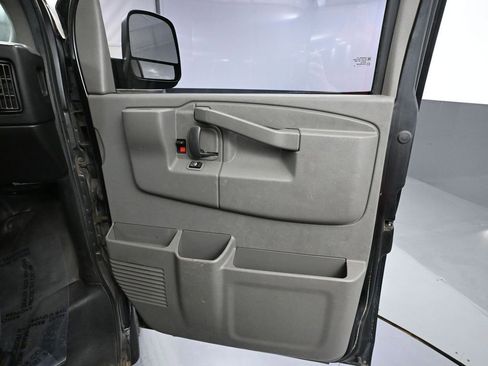 Used 2018 GMC Savana 2500 image 38