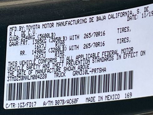 Used 2020 Toyota Tacoma TRD Off-Road w/ Technology Package image 29