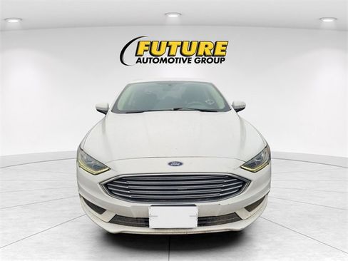 Used 2017 Ford Fusion SE image 2