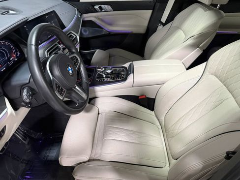 Used 2021 BMW X7 M50i w/ Dynamic Handling Package AWD/4WD image 19