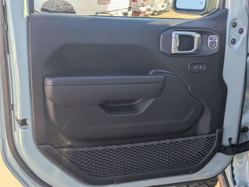 Used 2024 Jeep Wrangler Willys image 11