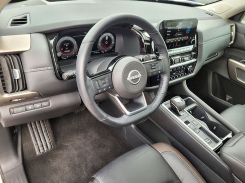 Used 2024 Nissan Pathfinder Platinum FWD image 27
