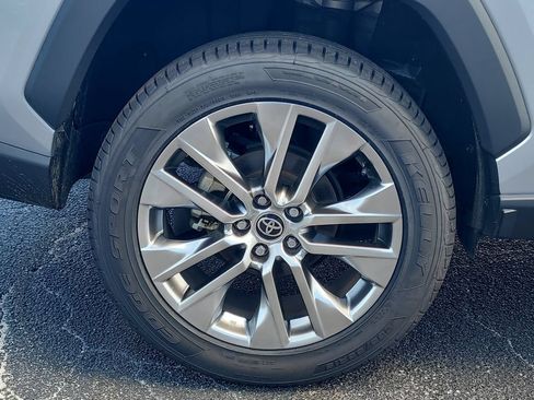 Used 2021 Toyota RAV4 XLE Premium FWD image 5