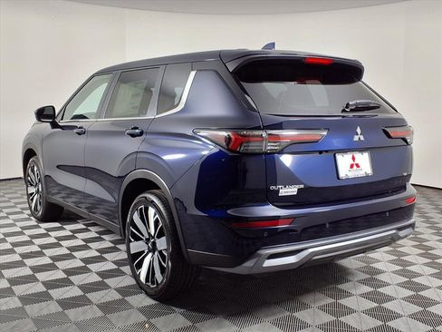 New 2025 Mitsubishi Outlander SE image 5