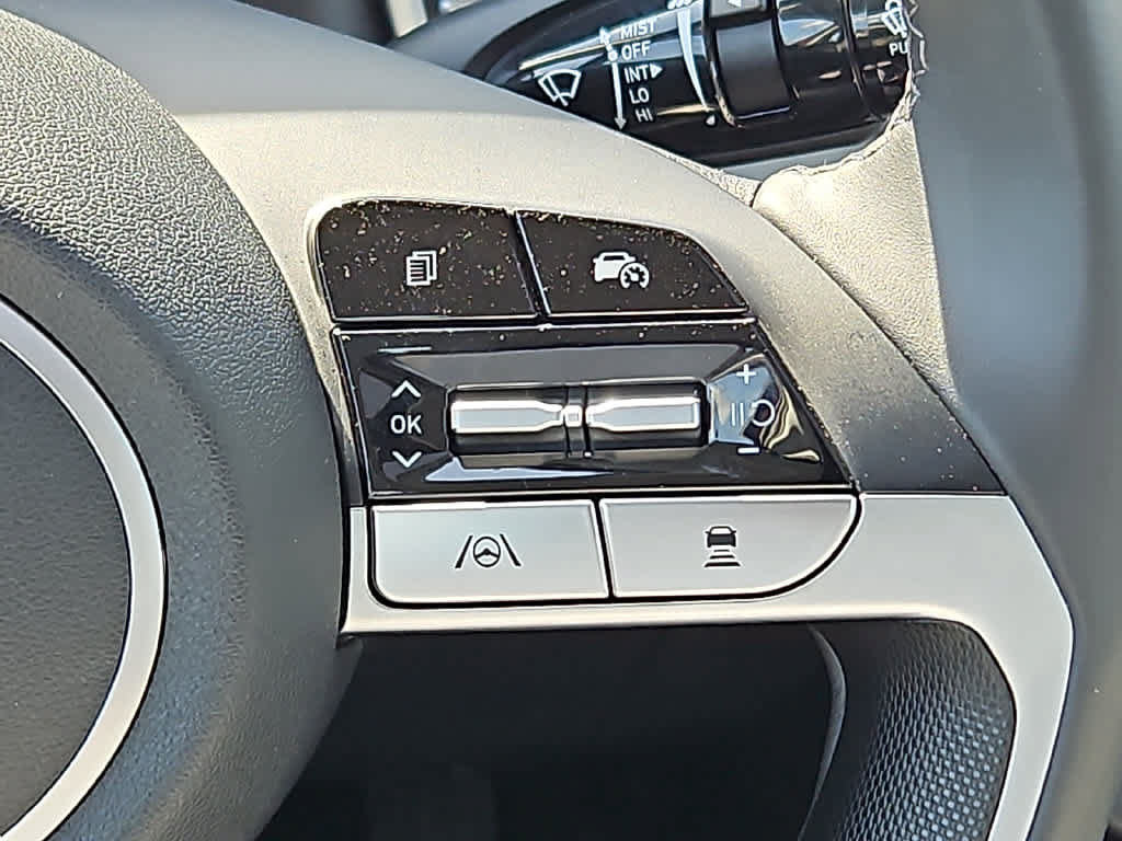 Used 2024 Hyundai Elantra Limited FWD image 22