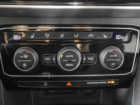 Used 2021 Volkswagen Atlas Cross Sport SEL image 31