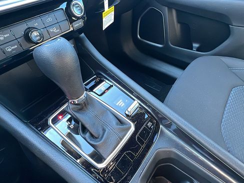 Certified 2025 Jeep Compass Sport image 29