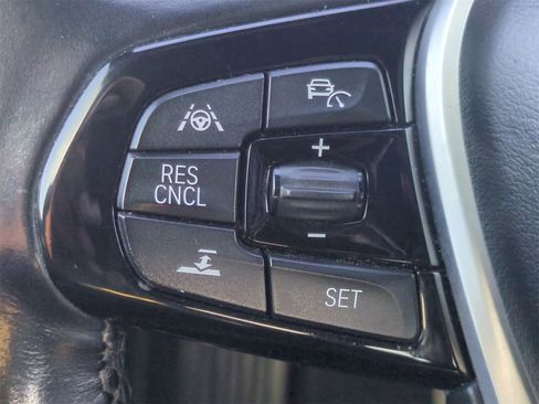 Used 2018 BMW 530i xDrive w/ Premium Package image 25