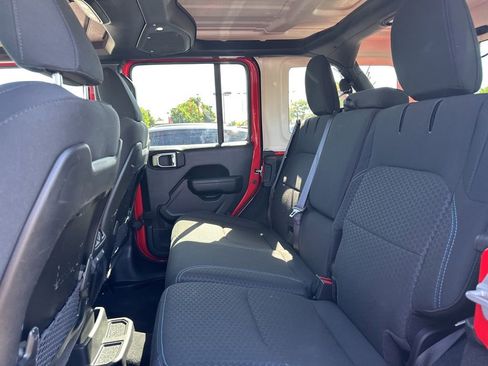 Used 2025 Jeep Wrangler Unlimited Rubicon 4xe w/ Safety Group AWD/4WD image 8