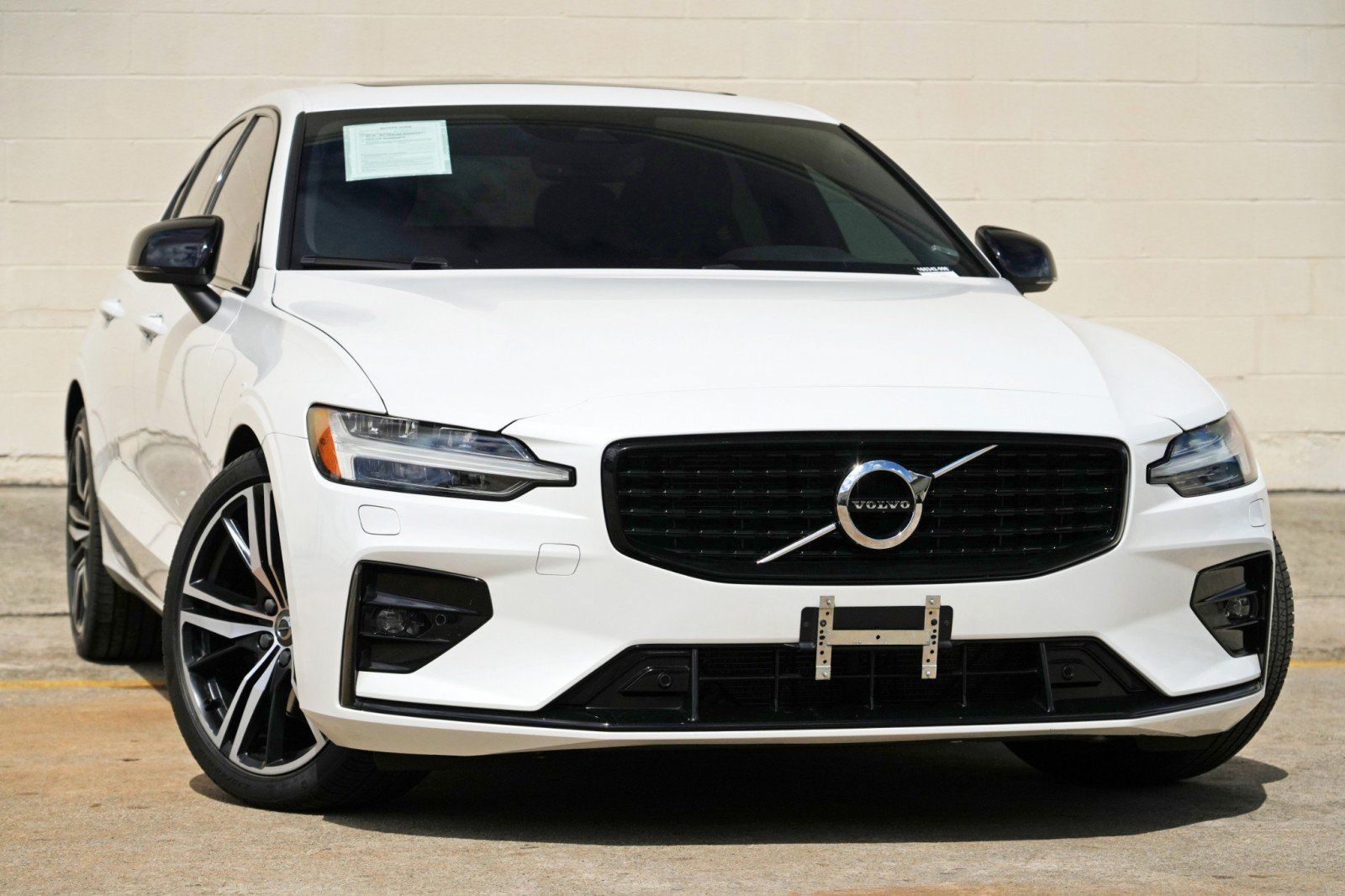 Used 2022 Volvo S60 B5 R-Design w/ Climate Package FWD image 4