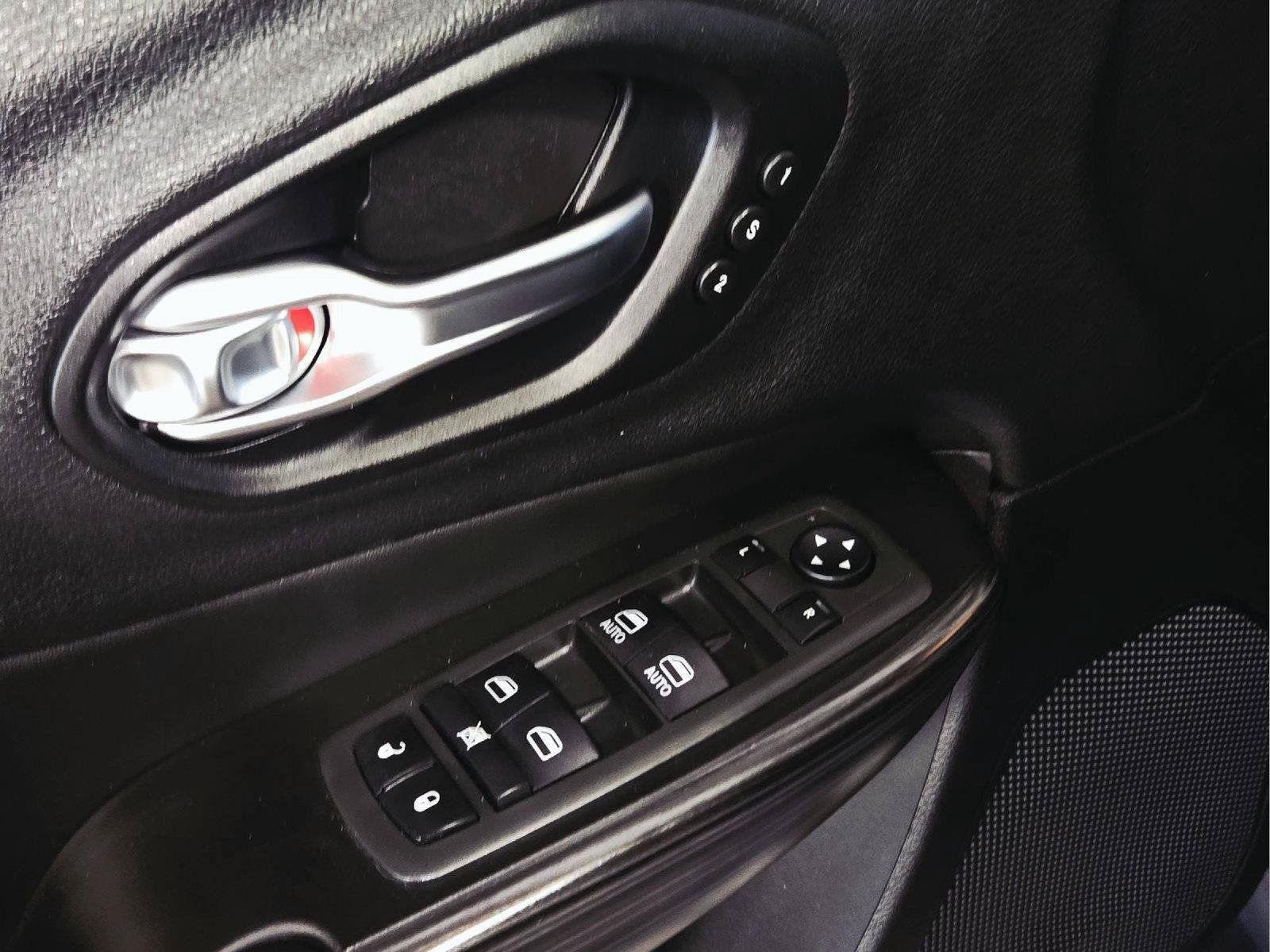Used 2014 Jeep Cherokee Limited w/ Luxury Group AWD/4WD image 22