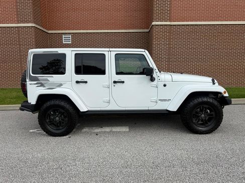Used 2017 Jeep Wrangler Unlimited Sahara AWD/4WD image 17