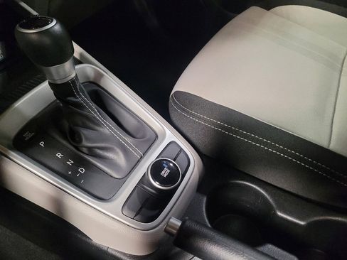 Used 2024 Hyundai Venue SEL FWD image 26