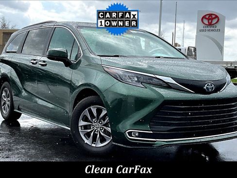 Used 2024 Toyota Sienna XLE w/ XLE Plus Package image 2