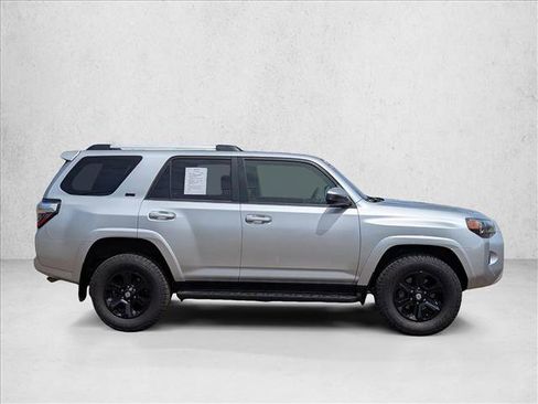 Used 2022 Toyota 4Runner SR5 AWD/4WD image 4