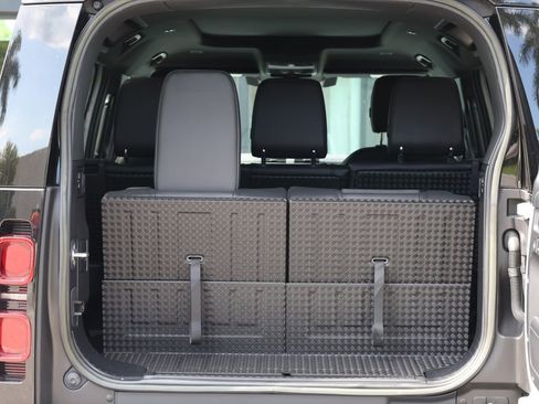 Used 2023 Land Rover Defender 110 X-Dynamic SE AWD/4WD image 8