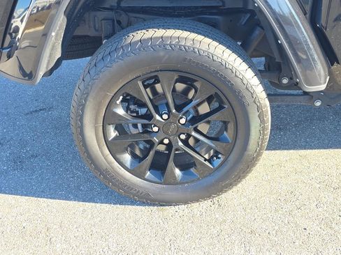 Used 2021 Jeep Gladiator Overland image 2