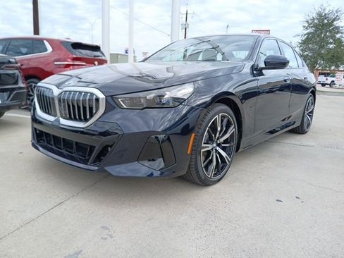 New 2026 BMW 530i RWD image 3